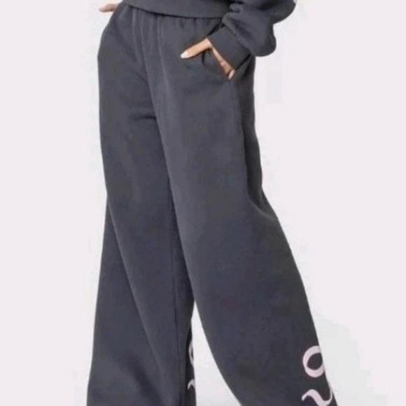 Edikted Women’s Bonney Slate Blue Joggers with Pink Bow sz M - Picture 1 of 12